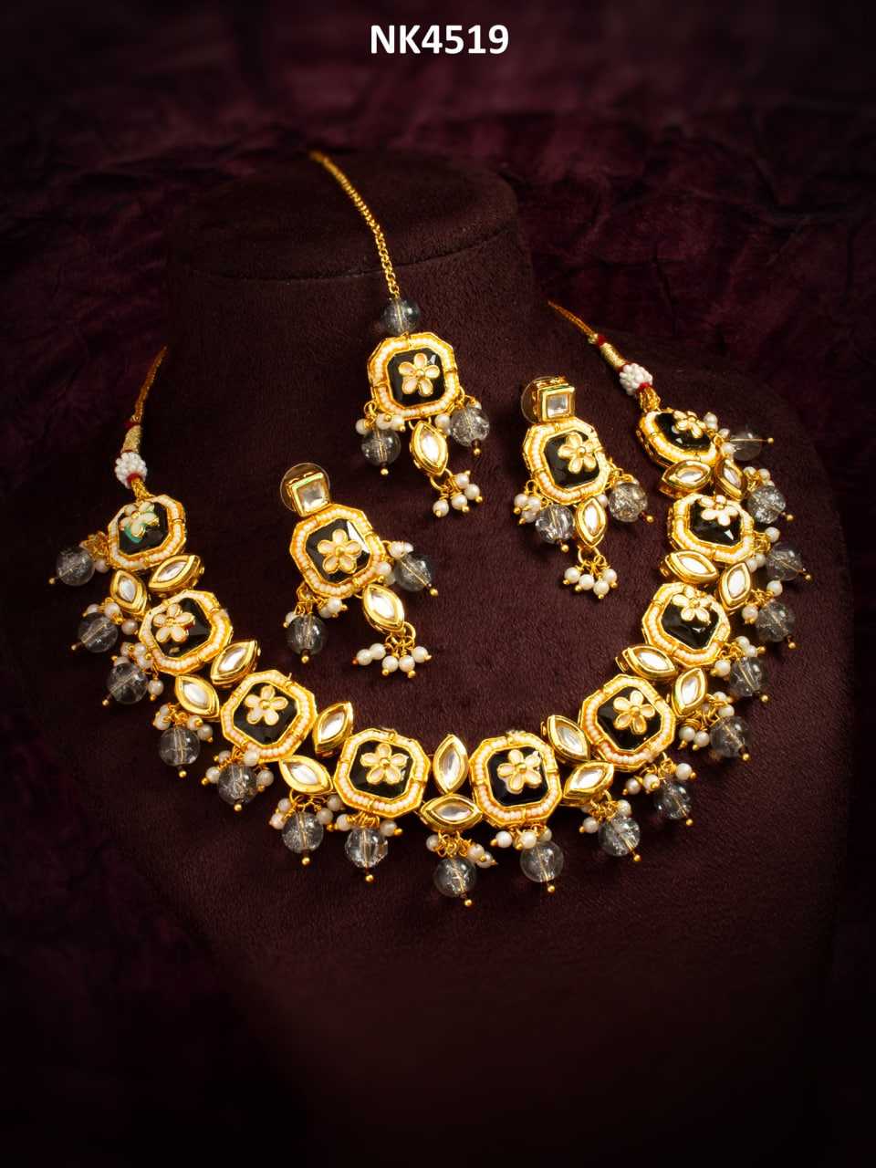 mystical-boundary-womens-jewellery-wholesale-kundan-necklace-set-fashion-necklace-manufacturer-4-2025-08-05_08_45_31